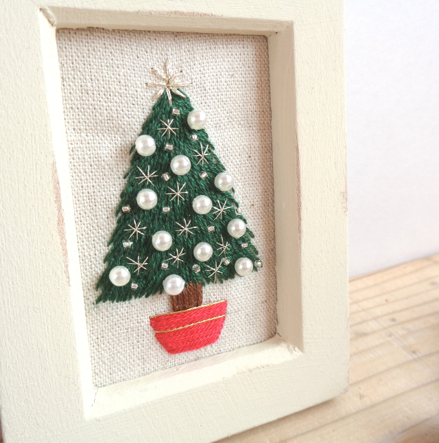 クリスマスツリー  飾り枠に手刺繍. ☆☆ Christmas ☆☆